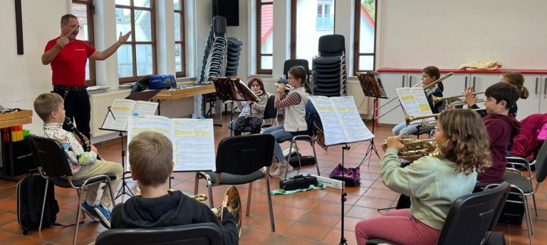 Erste Instrumentalprobe der neuen Bläserklasse