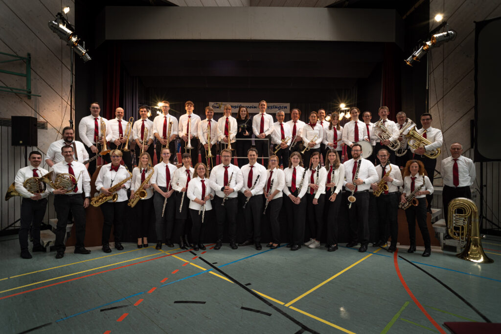 Gruppenbild Blasorchester des Musikverein Wössingen, Leitung Judith Bühler